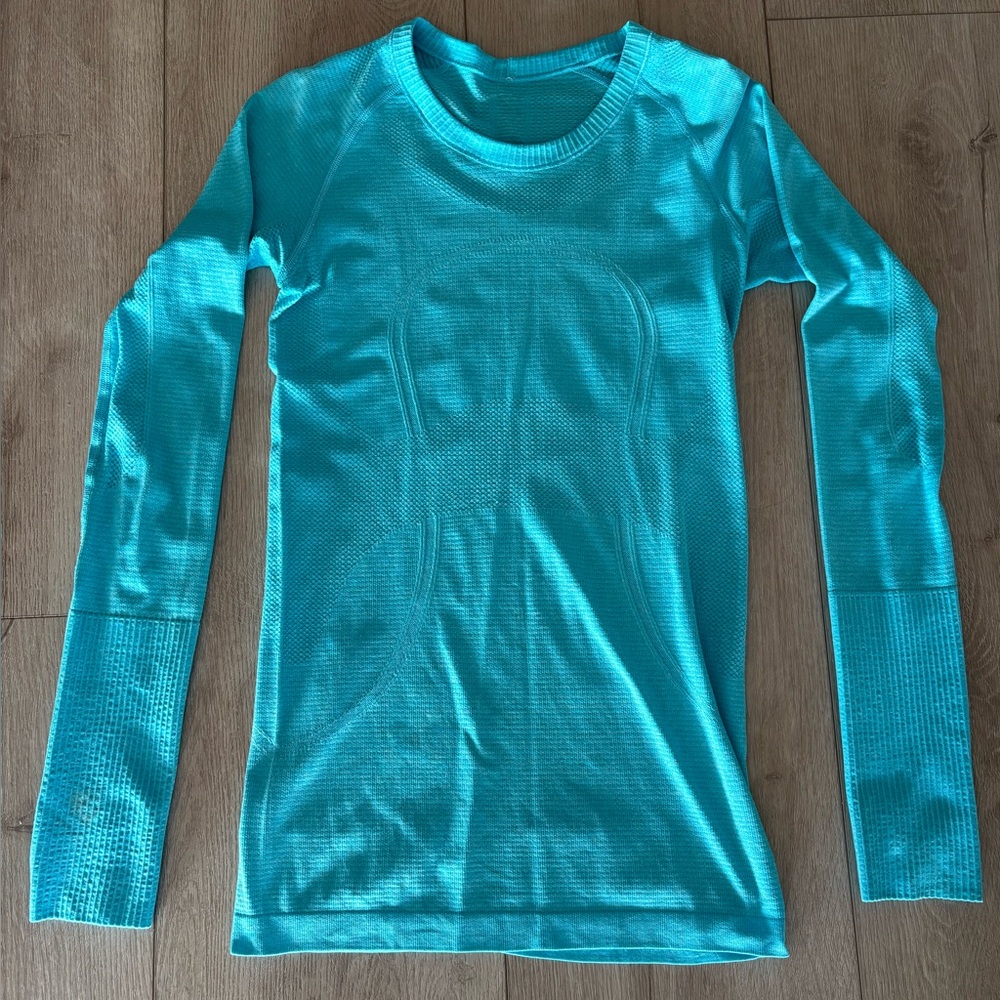 Lululemon Swiftly Tech Long Sleeve - size 4